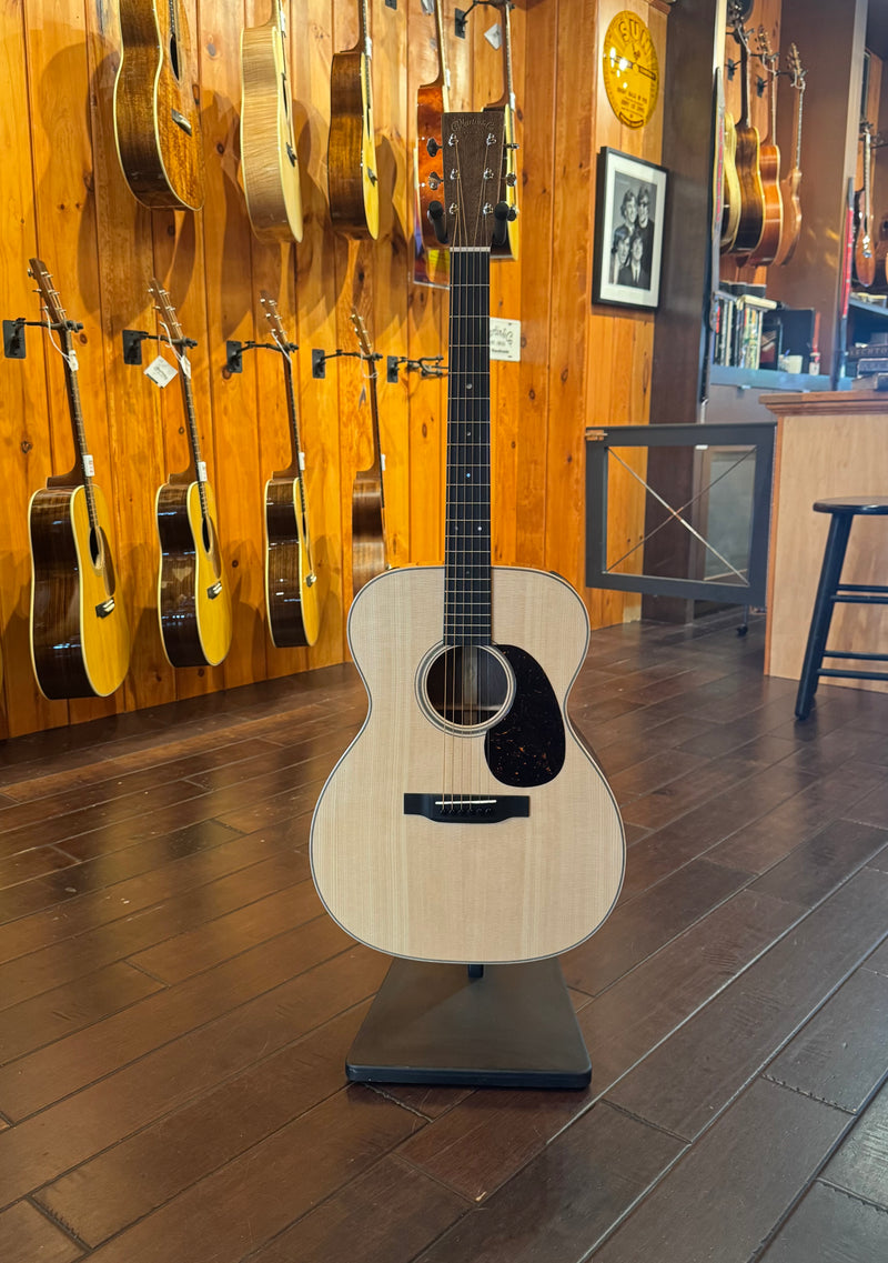 Martin Custom Shop 000 Black Walnut Factory Exclusive