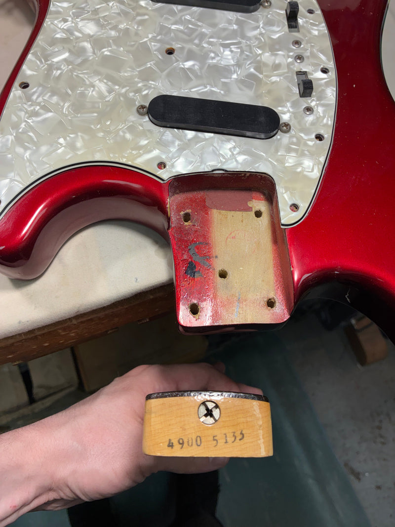 Fender 1973 Mustang, Competition Red
