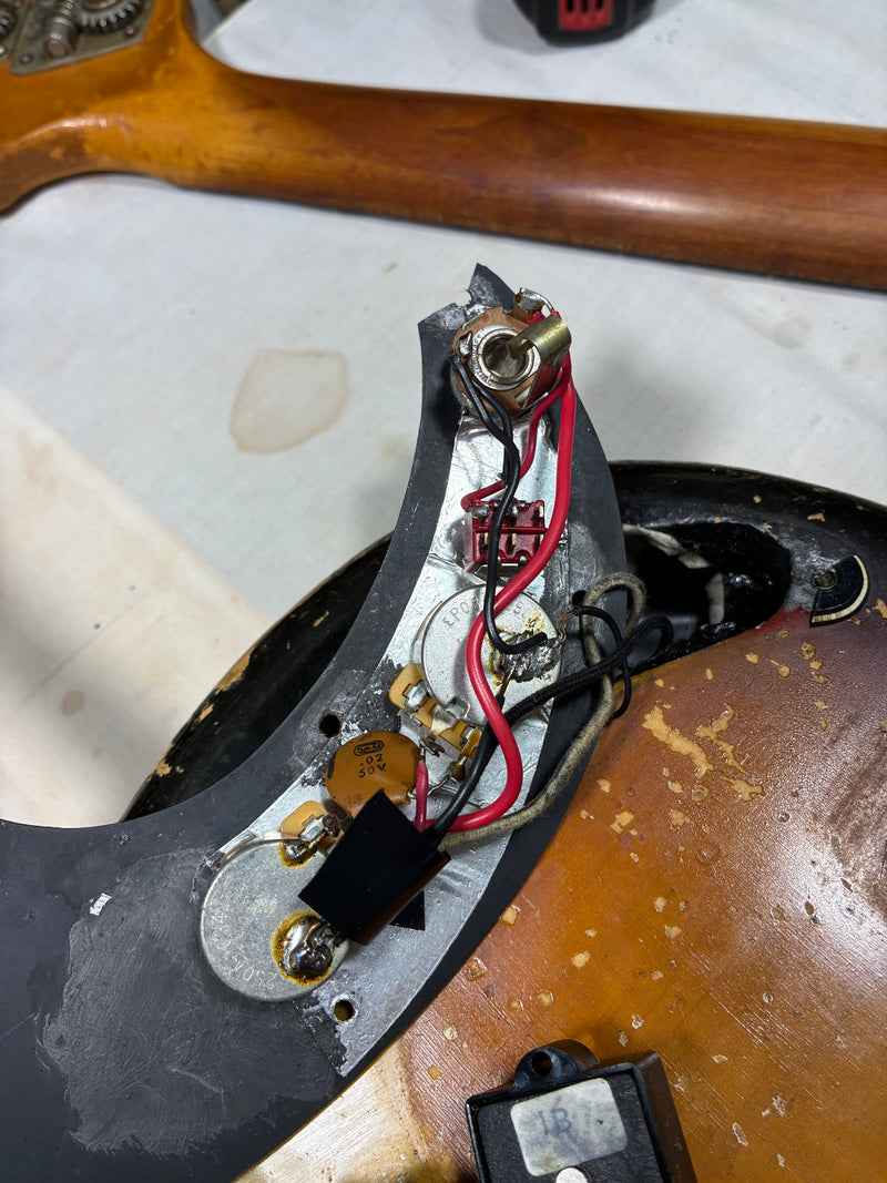 Fender 1966 Precision Bass, Sunburst