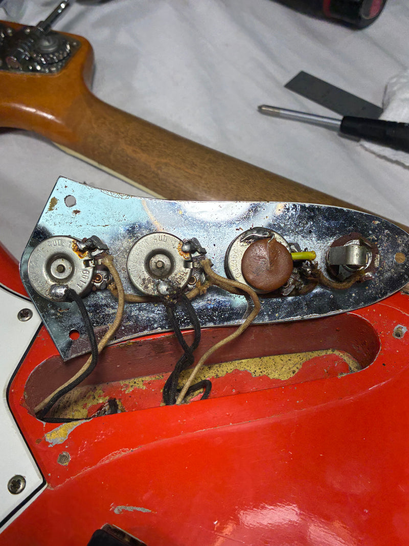Fender 1966 Jazz Bass, Fiesta Red (refin)