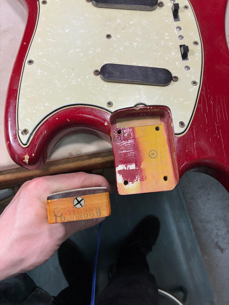 Fender 1966 Mustang, Dakota Red