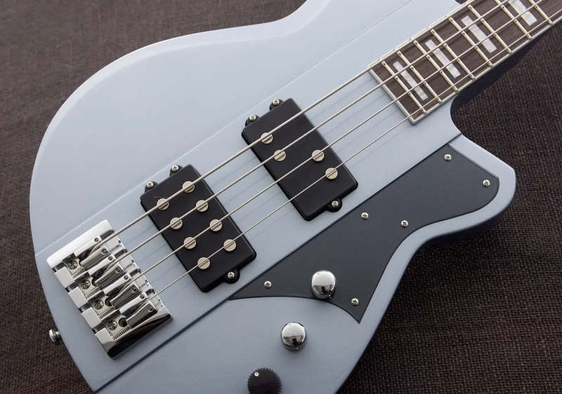 Reverend Thundergun Bass in Metallic Silver Freeze with softcase