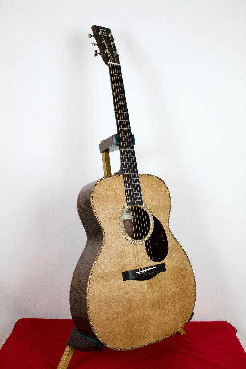 Santa Cruz OM Grand Walnut & Cedar, Koa binding